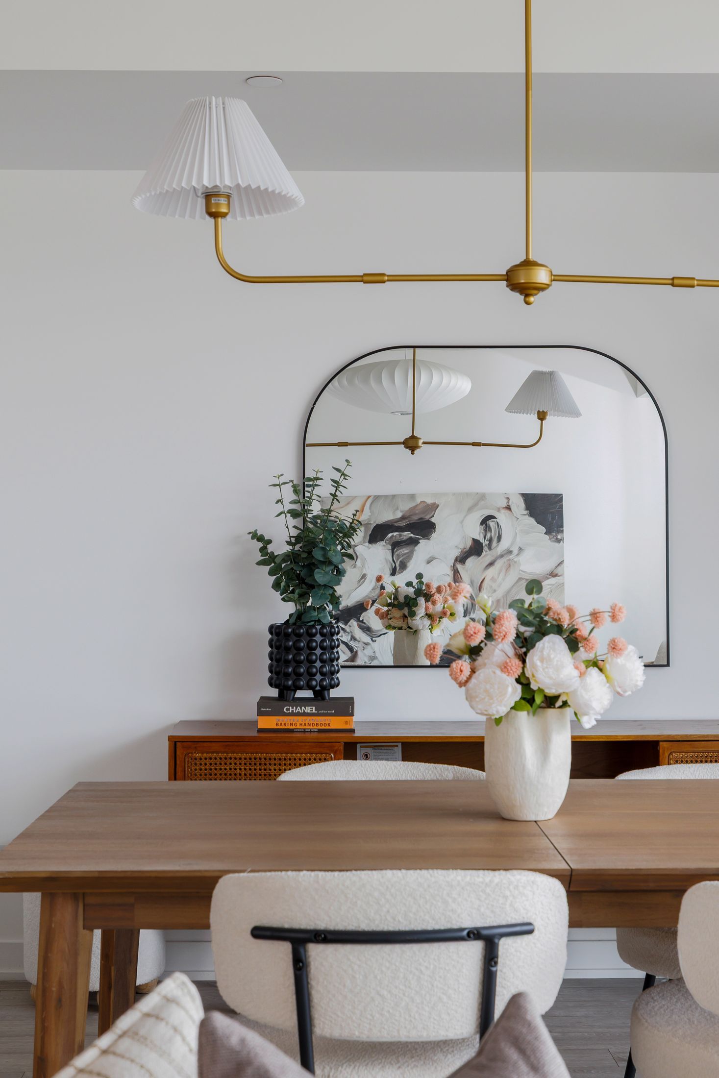 Dining table with an arched mirror
